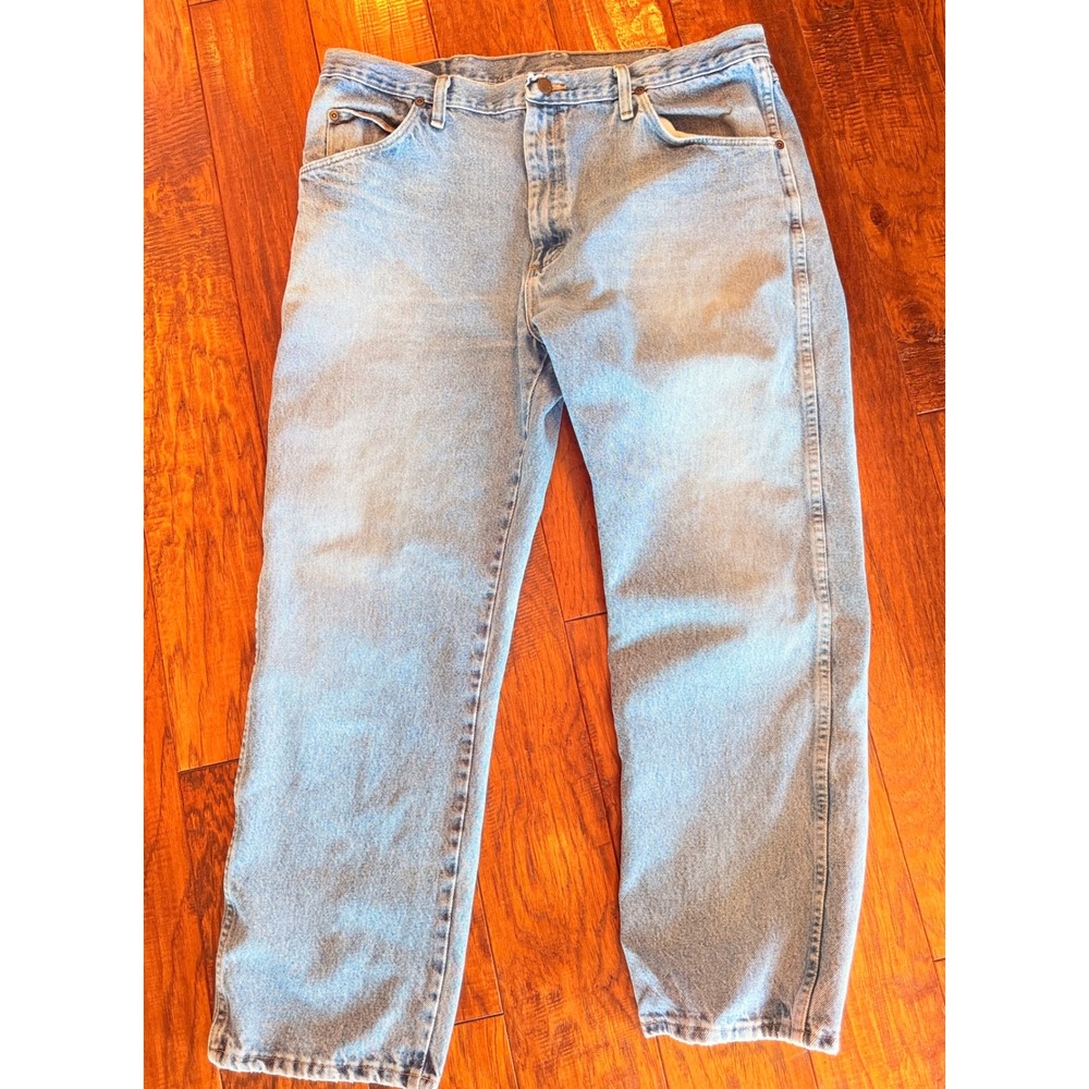 Wrangler Mens 38x29 Relaxed Fit Jeans Made in Mexico Light Wash 100% Cotton